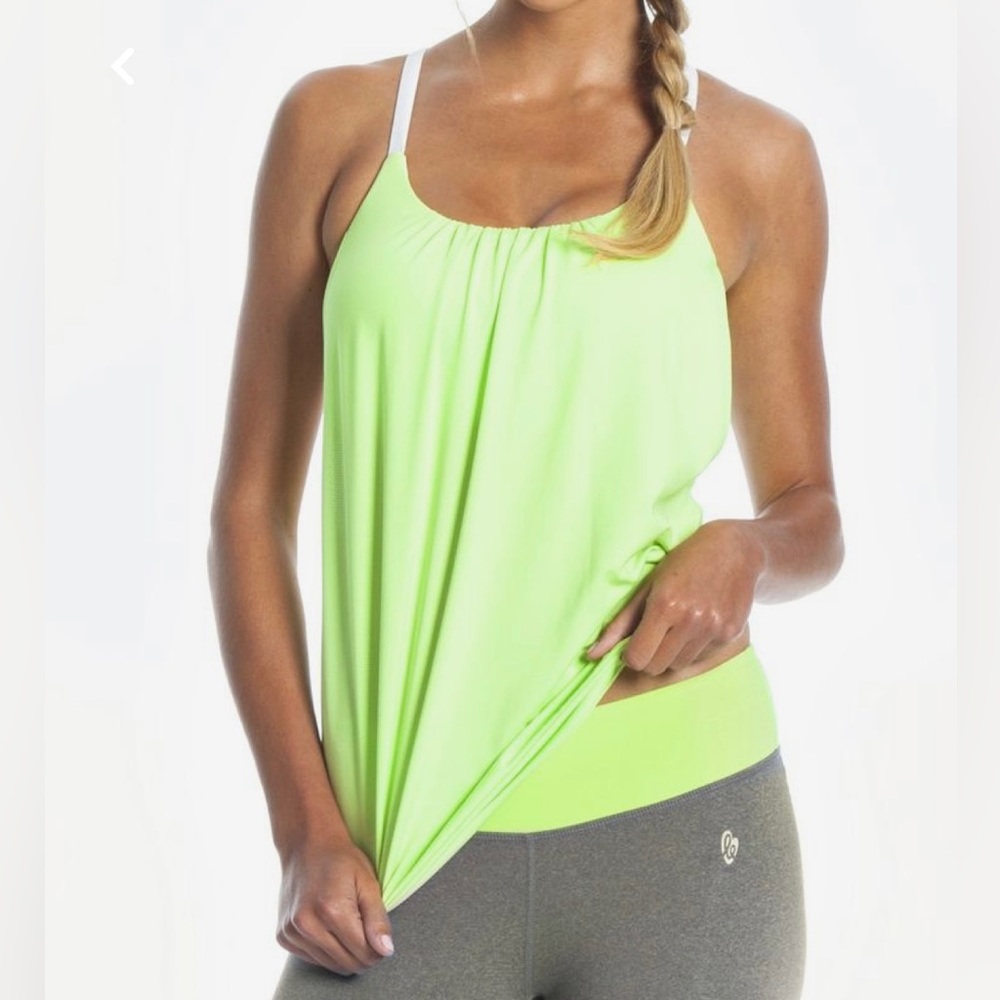Ellie Size M Activewear Top